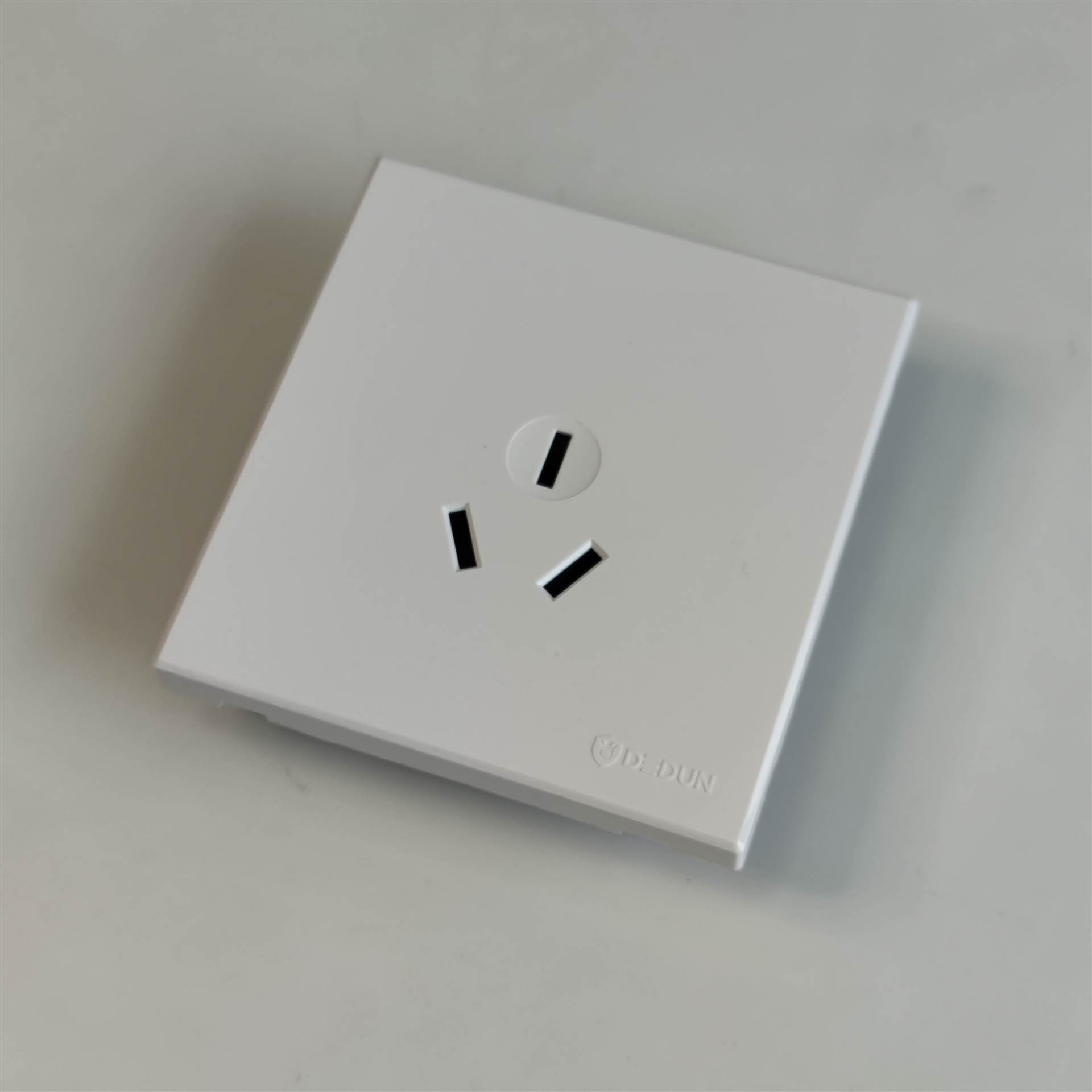 德頓B15白色三孔插座16A 家用大功率電器的安全守護(hù)者
